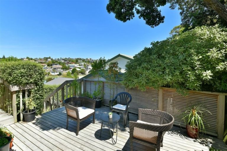 Photo of property in 1/4 Knott Road, Stanmore Bay, Whangaparaoa, 0932