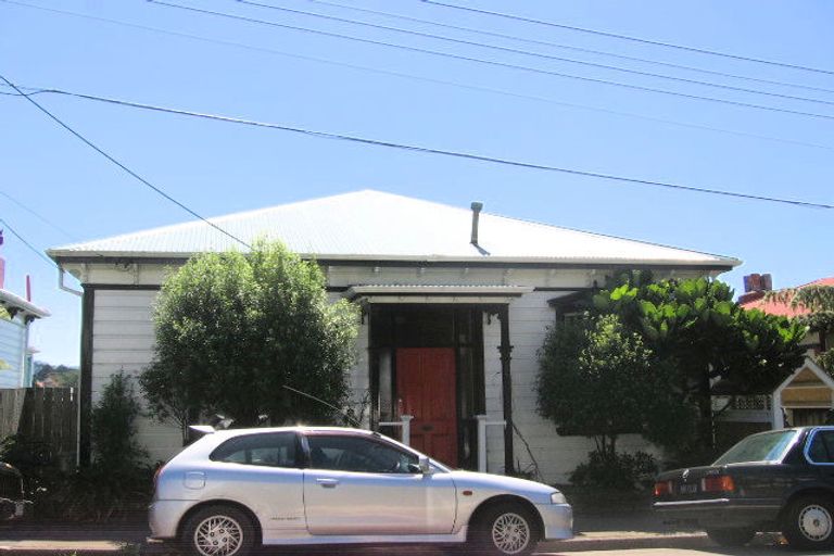 Photo of property in 16 Maarama Crescent, Aro Valley, Wellington, 6021
