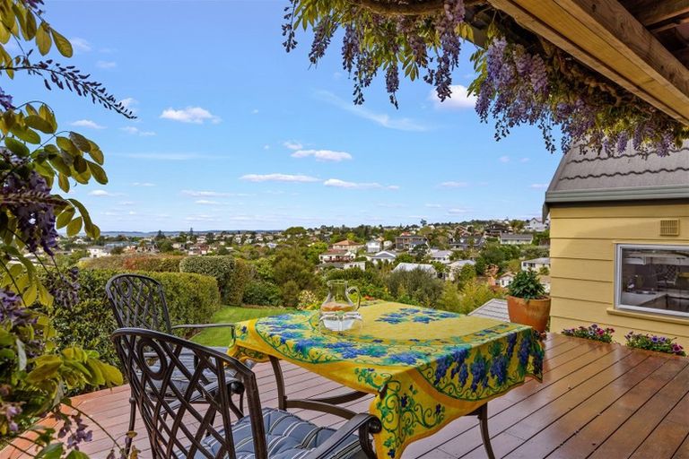 Photo of property in 673 East Coast Road, Browns Bay, Auckland, 0630