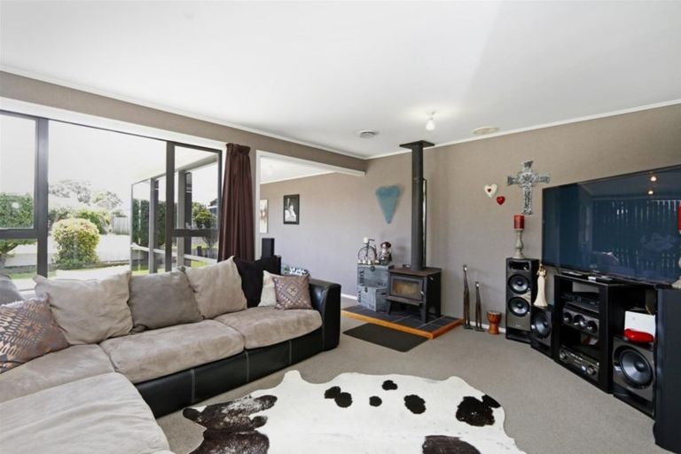 Photo of property in 16 Dieffenbach Street, Opunake, 4616