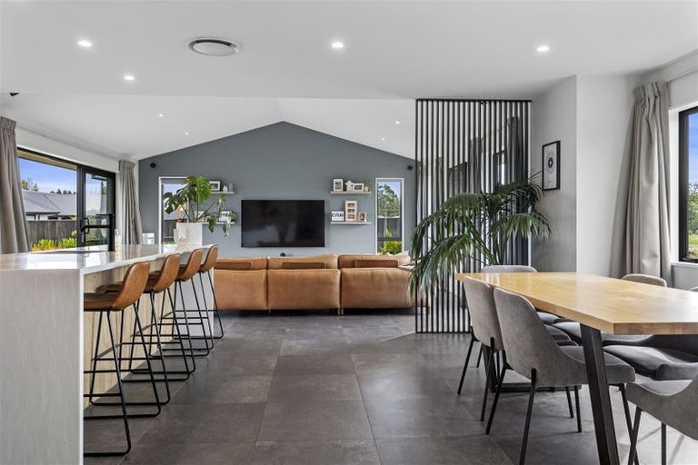 Photo of property in 77 Kingsdowne Drive, West Melton, 7618