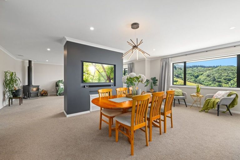 Photo of property in 6 West Terrace, Picton, 7220
