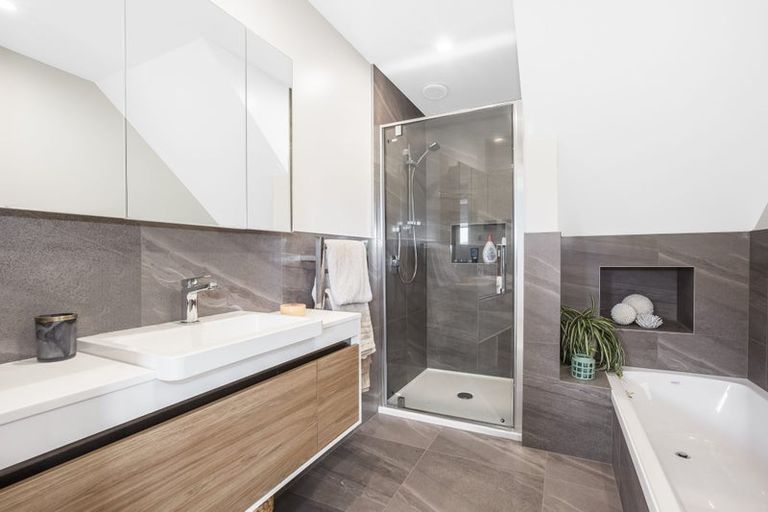 Photo of property in 158b Kahu Road, Paremata, Porirua, 5024