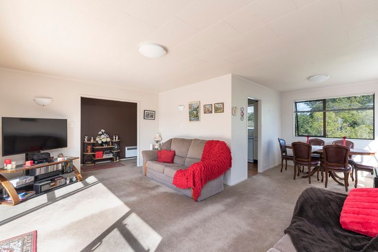 Photo of property in 40 Pokapu Street, Titirangi, Auckland, 0600