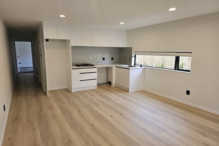 Photo of property in 2a Embling Place, Eastern Beach, Auckland, 2012