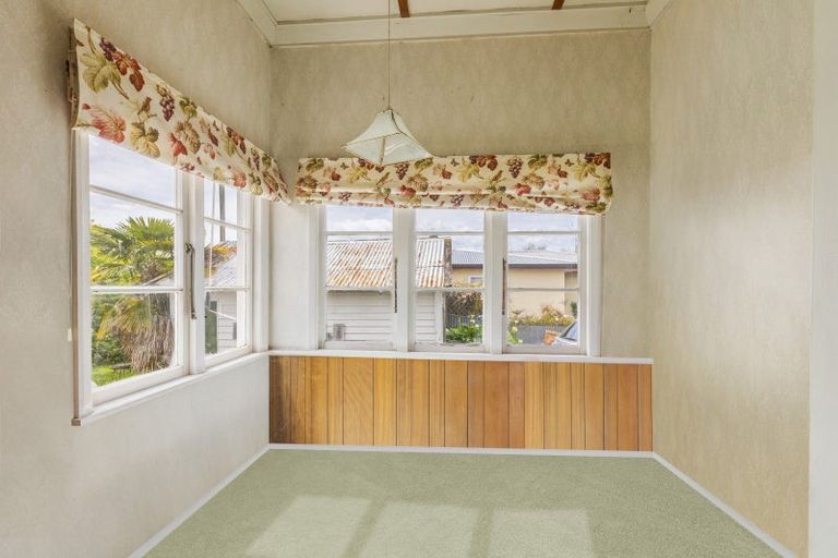 Photo of property in 11 Moeller Street, Taradale, Napier, 4112