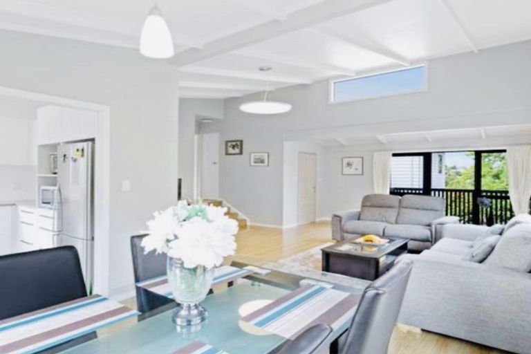 Photo of property in 30 Mannering Place, Hillcrest, Auckland, 0627