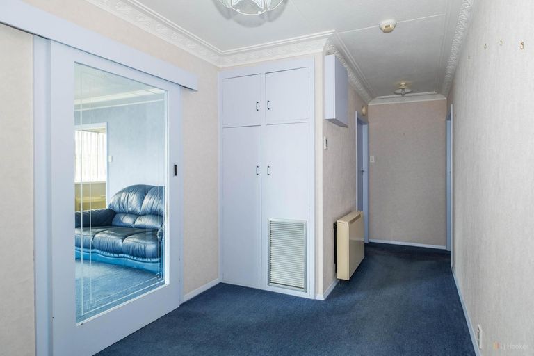 Photo of property in 1 Dixon Street, Waimate, 7924