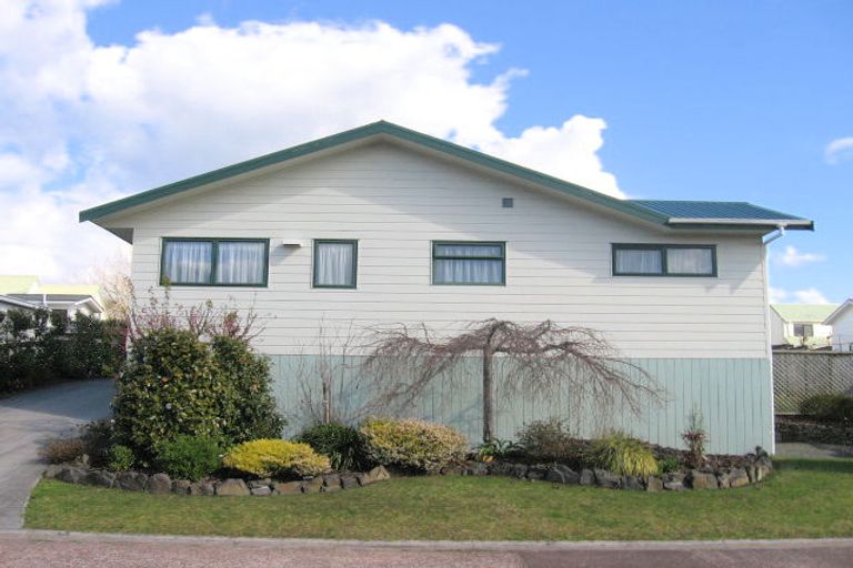 Photo of property in 102 Everitt Crescent, Whangamata, 3620