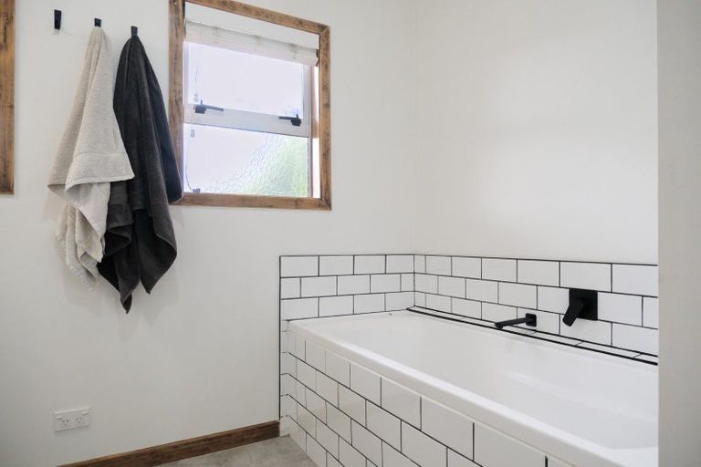 Photo of property in 42 Island View Road, Western Heights, Rotorua, 3015