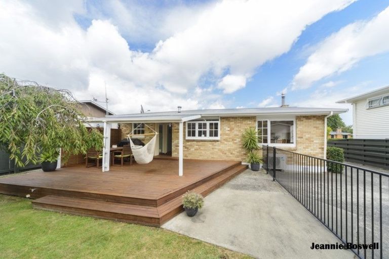Photo of property in 58 Newcastle Street, Hokowhitu, Palmerston North, 4410