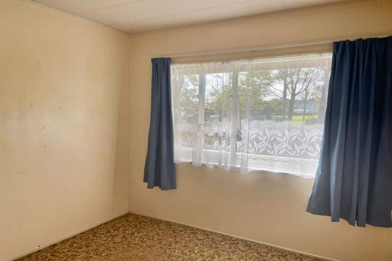 Photo of property in 1 Ballial Place, West Harbour, Auckland, 0618
