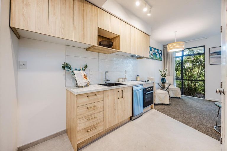 Photo of property in 66/2 Armoy Drive, East Tamaki, Auckland, 2016