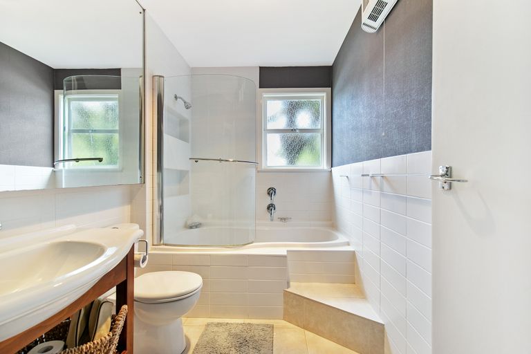 Photo of property in 75 Saddleback Rise, Murrays Bay, Auckland, 0630