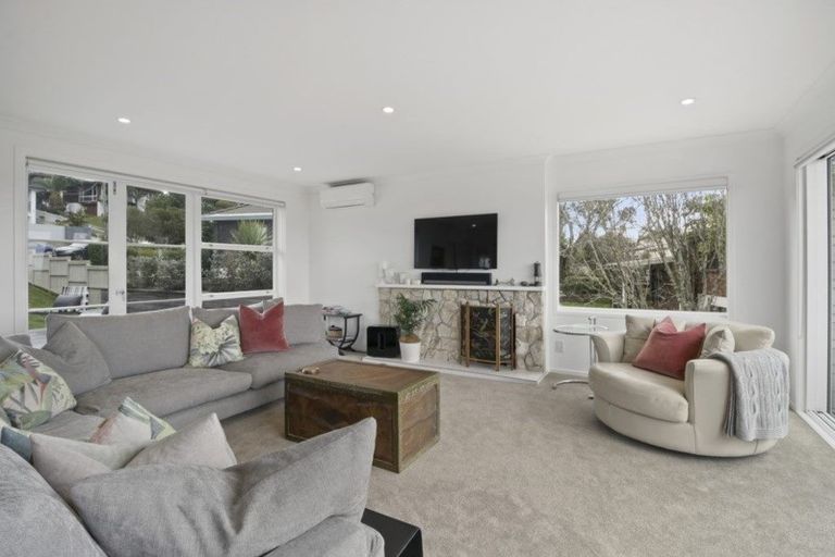 Photo of property in 38 Parr Terrace, Castor Bay, Auckland, 0620
