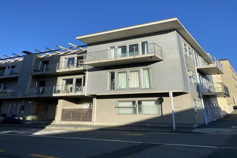 Photo of property in 16 Austin Street, Mount Victoria, Wellington, 6011