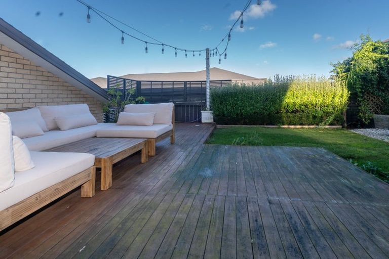 Photo of property in 8 San Casello Rise, Henderson, Auckland, 0612