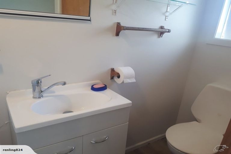 Photo of property in 17 Edgeworth Road, Glenfield, Auckland, 0629