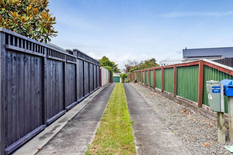 Photo of property in 35 Dives Avenue, Hawera, 4610