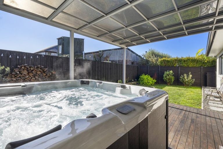 Photo of property in 14 Leebank Crescent, Riverhead, 0820