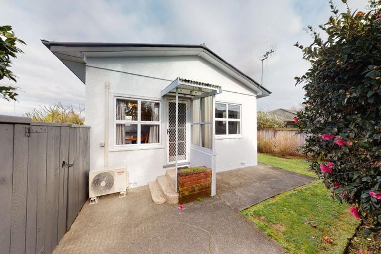 Photo of property in 1 Cremorne Avenue, Hokowhitu, Palmerston North, 4410