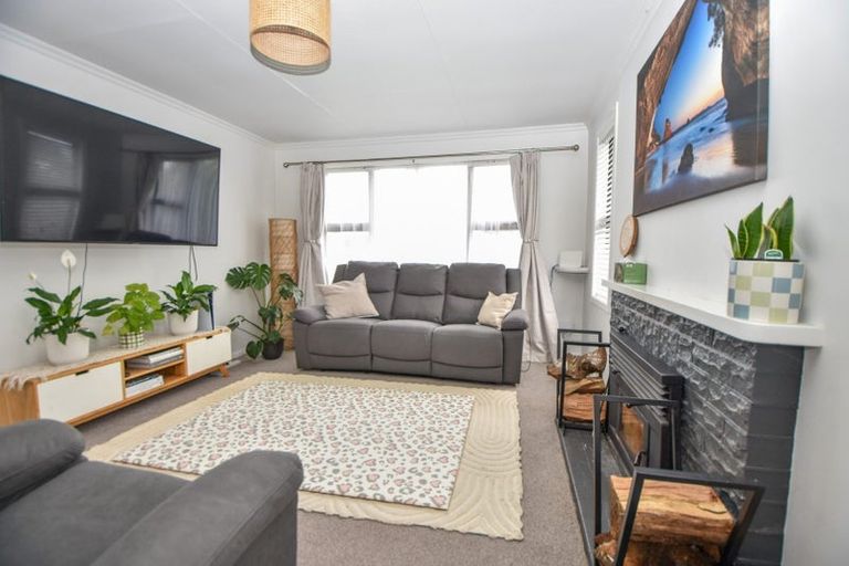 Photo of property in 13 Diamond Street, Carterton, 5713