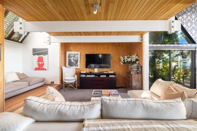 Photo of property in 14 Highbank Lane, Mount Pleasant, Christchurch, 8081