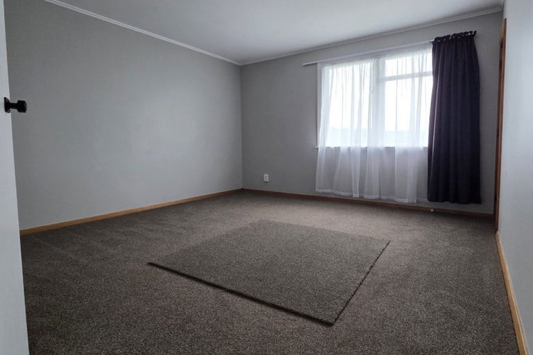 Photo of property in 8a-8b Devon Place, Cannons Creek, Porirua, 5024
