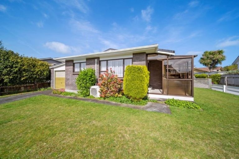 Photo of property in 1/28 Tiverton Crescent, Whalers Gate, New Plymouth, 4310