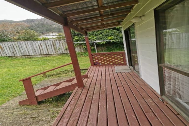 Photo of property in 42 Kamahi Street, Stokes Valley, Lower Hutt, 5019