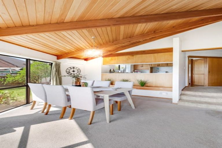 Photo of property in 2/10 Dayspring Way, Pakuranga, Auckland, 2010