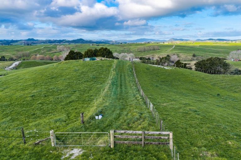 Photo of property in 272 Huarau Road, Whakapirau, Maungaturoto, 0583