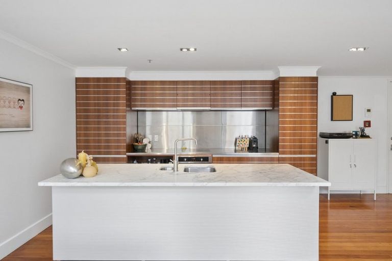 Photo of property in Augusta Apartments, 20/254 Willis Street, Te Aro, Wellington, 6011