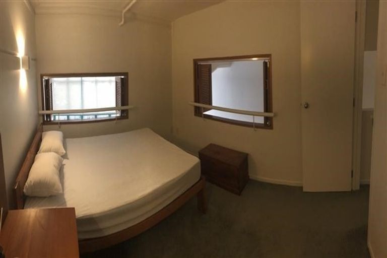 Photo of property in 2/318 Sunset Road, Unsworth Heights, Auckland, 0632