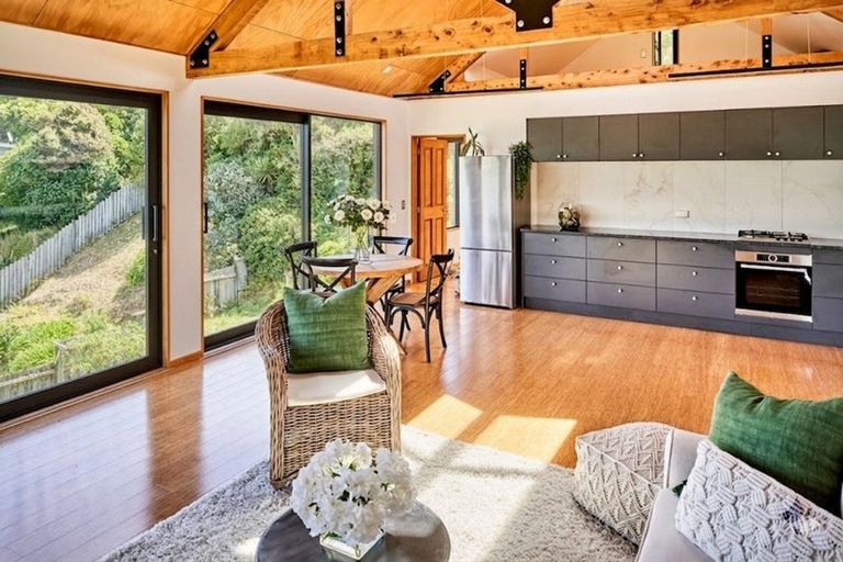 Photo of property in 13 Airlie Road, Plimmerton, Porirua, 5026