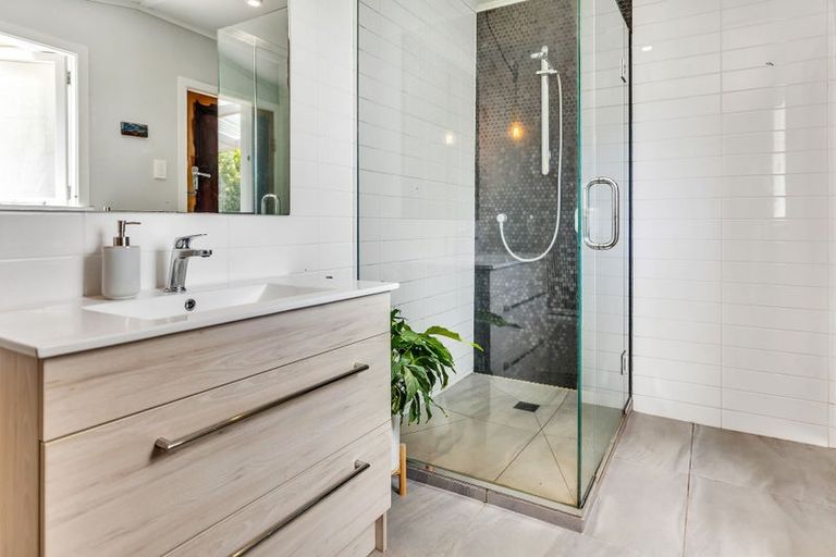 Photo of property in 18 Sarah Avenue, Whitianga, 3510