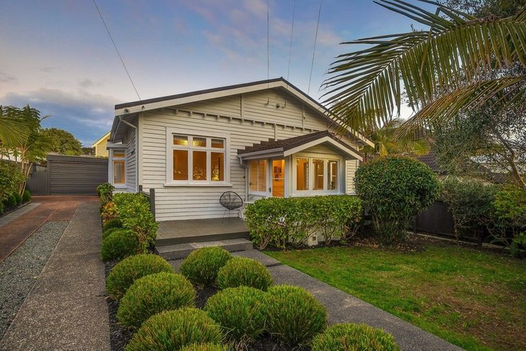 Photo of property in 22 Wright Road, Point Chevalier, Auckland, 1022