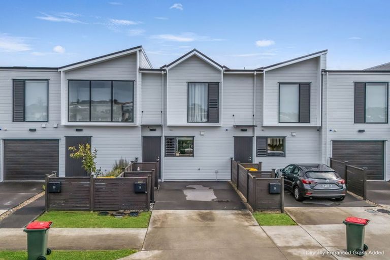 Photo of property in 18 Owen Chapman Drive, Red Beach, 0932