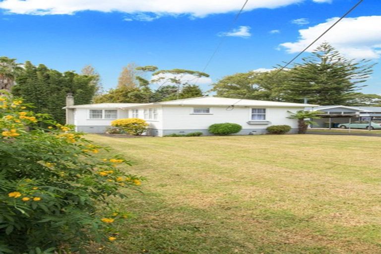Photo of property in 40 Lowtherhurst Road, Massey, Auckland, 0614