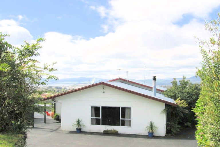Photo of property in 35 Mountain Road, Western Heights, Rotorua, 3015