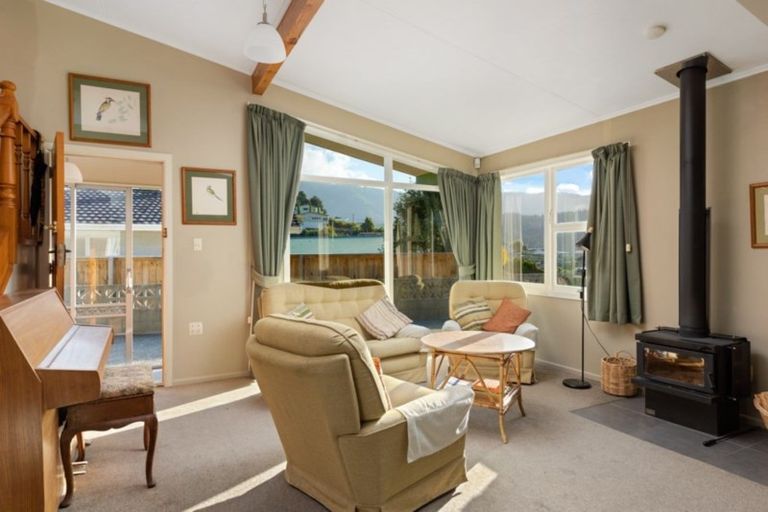 Photo of property in 27 Seaview Crescent, Picton, 7220
