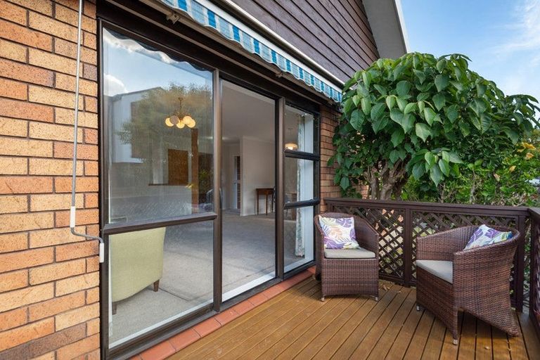 Photo of property in 2/5 Alma Road, Milford, Auckland, 0620
