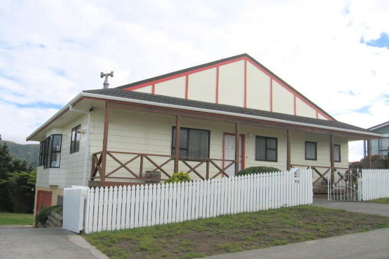Photo of property in 65 Frobisher Street, Island Bay, Wellington, 6023