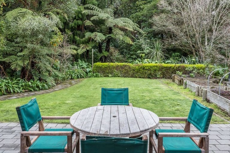 Photo of property in 247 Te Moana Road, Waikanae, 5036