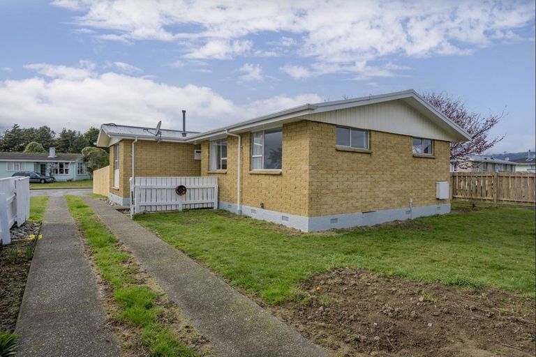 Photo of property in 42 Hinemoa Street, Levin, 5510