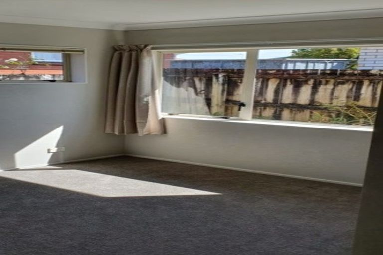 Photo of property in 1/2 Doment Crescent, Orewa, 0931