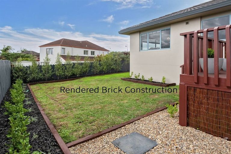 Photo of property in 31 Moyrus Crescent, East Tamaki Heights, Auckland, 2016