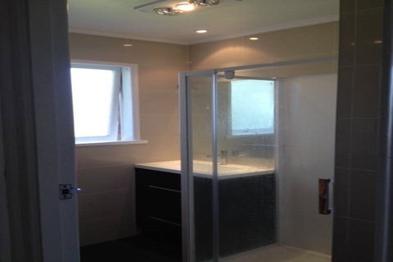 Photo of property in 2/10 Mahon Place, Papatoetoe, Auckland, 2025