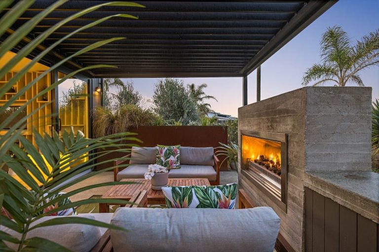 Photo of property in 2 Patiki Place, Omaha, 0986