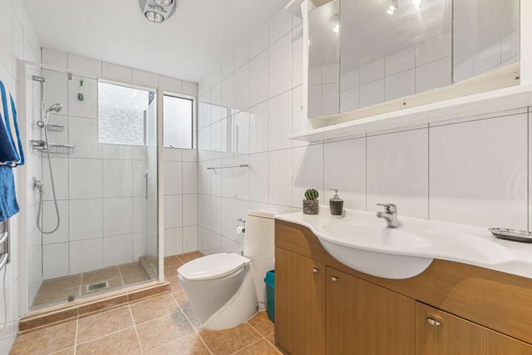 Photo of property in 11c Bamboo Grove, Kelston, Auckland, 0602